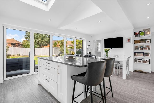 Elmoor Avenue, Welwyn photo 3