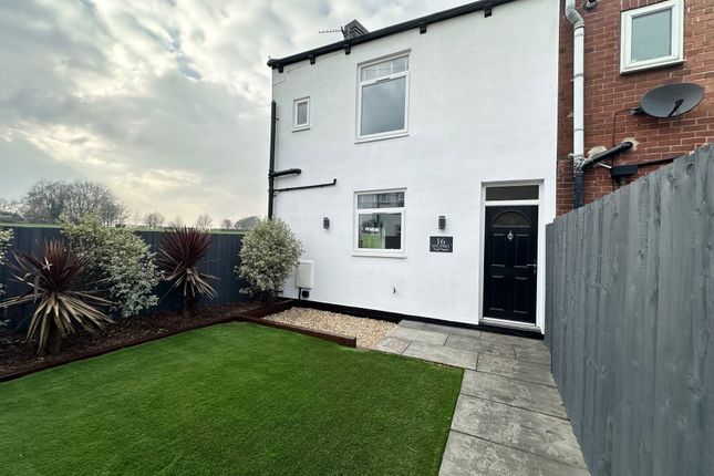 2-bed house on 16, Ossett, £900/mo