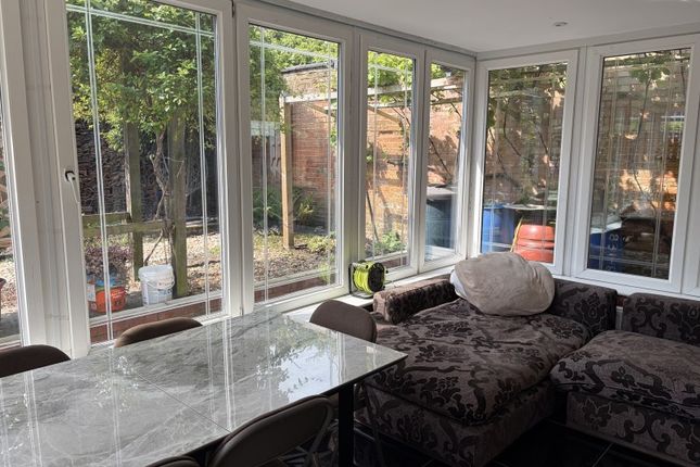 5, Teviot Close, Guildford photo 2