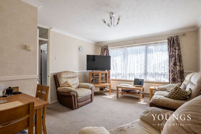 Flat 5, Holmes Court, Canvey Island photo 4