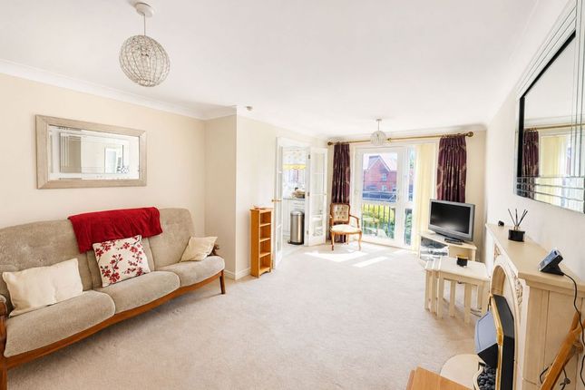 Flat 21, 22 Mitchell Court, Horley photo 2