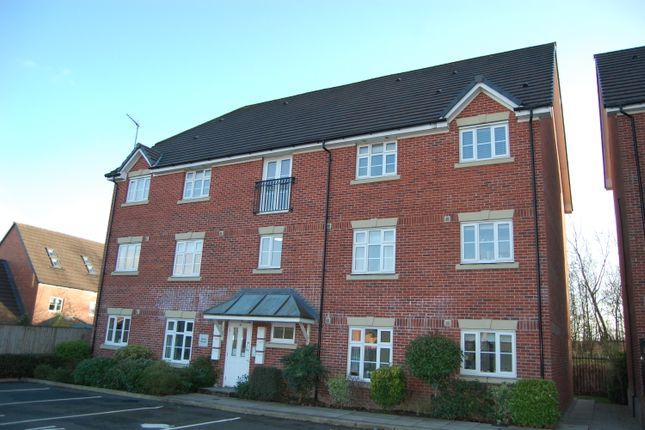 Flat to rent in Shalefield Gardens, Atherton, Manchester