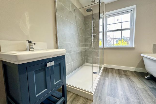 Spacious Bathroom.Jpeg