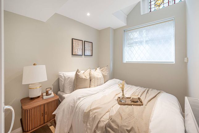 Flat for sale in Canfield Gardens, South Hampstead, London