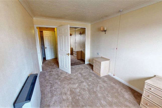 35, Parkview Court, Ilford photo 5