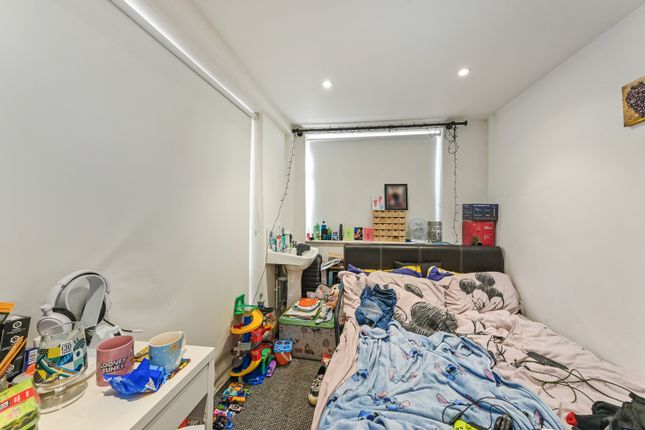 Room 3, 14, Warren Road, Winchester photo 2