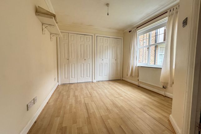Flat 4, Grebe Court, Sandpiper Road, Cheam, Sutton photo 3