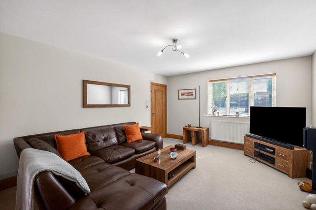 Greenfields Avenue, Warrington photo 3