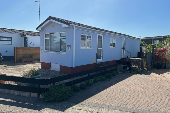 14, Dukesmead Mobile Home Park, Peterborough photo 5