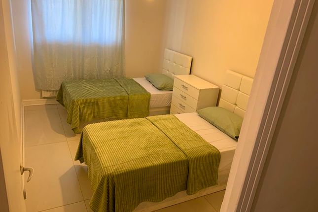 Thumbnail Room to rent in Flat, Rothley Court, St. Johns Wood Road, London