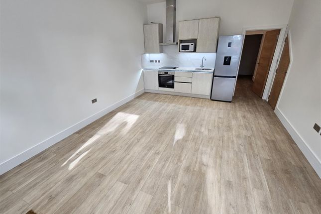 Flat to rent in Lynchford Road, Farnborough