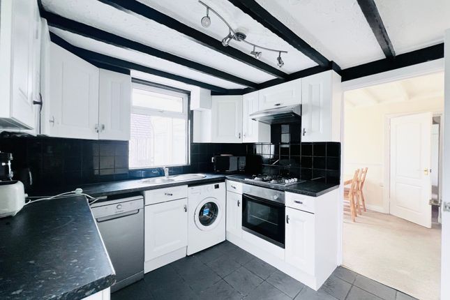 32 Hawton Crescent, Nottingham photo 2