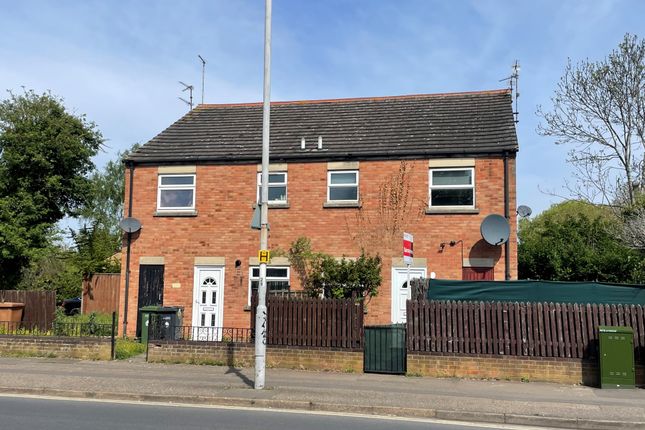 2-bed house on 248, Peterborough, £950/mo