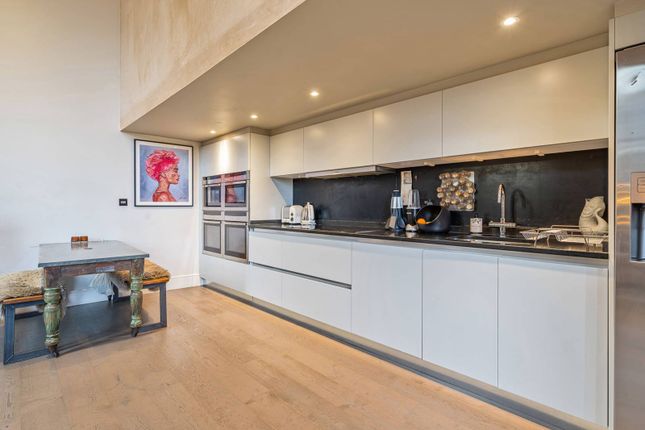 Maisonette for sale in Manor Place, Walworth, London
