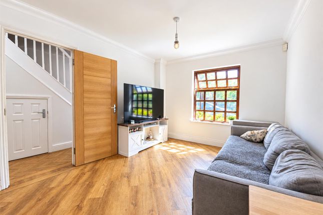 24A, Hedge Lane, Palmers Green photo 2