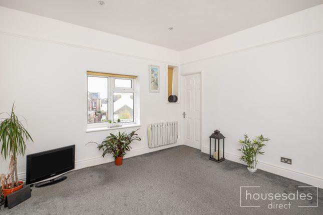 Flat 6, 8 Hurst Road, Eastbourne photo 2