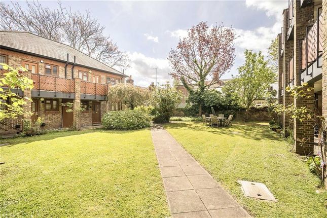 1-bed flat on Flat 16, Cedars Court, London, £150,000