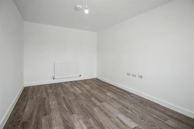 40, Sickle Drive, Wellingborough photo 3