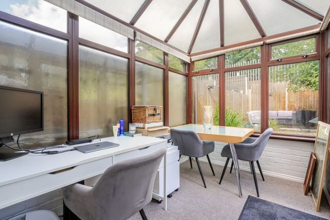 6 Stanmore Close, Ascot photo 3