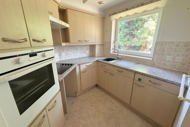 10 Cypress Court, Fisher Street, Paignton photo 3