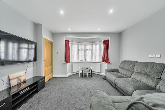 Hartland Drive, Middlesex photo 4