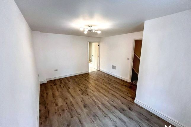 105, Ynys Y Wern, Port Talbot photo 4
