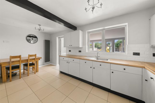 181, Ash Grove, Harefield photo 3