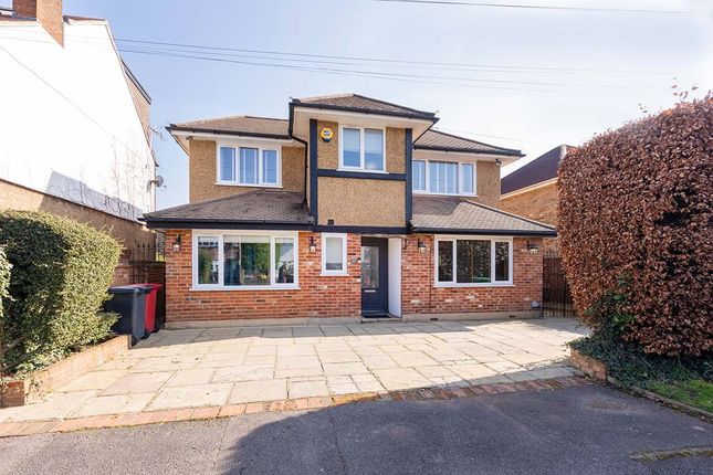 Thumbnail Detached house for sale in Middlegreen Road, Langley
