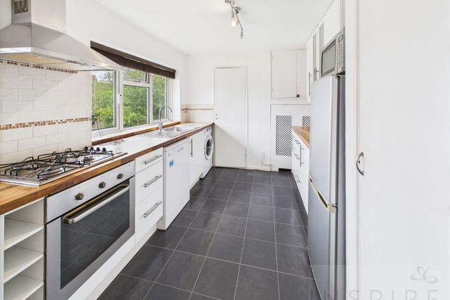 23 Titmus Drive, Crawley photo 2