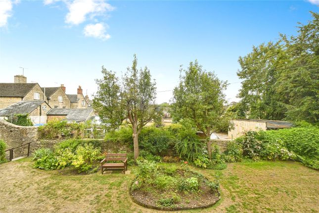 23, Homeberry House, Cirencester photo 2