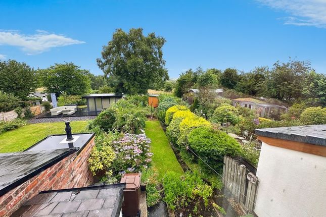 135, Simister Lane, Manchester photo 2