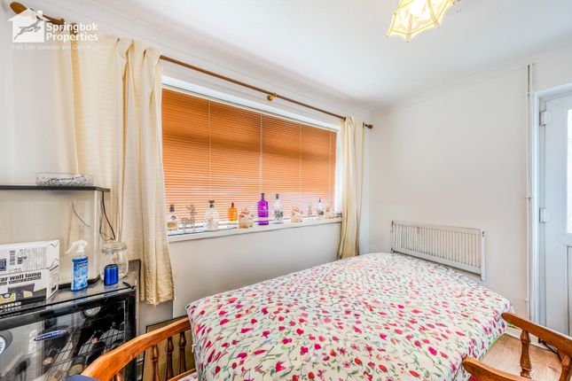 151, Castle Lea, Caldicot photo 4
