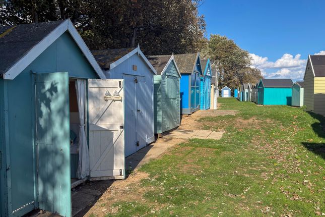 Beach Hut 265, Golf Road, Felixstowe photo 2
