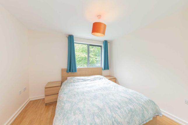 Flat to rent in Agate Close, London
