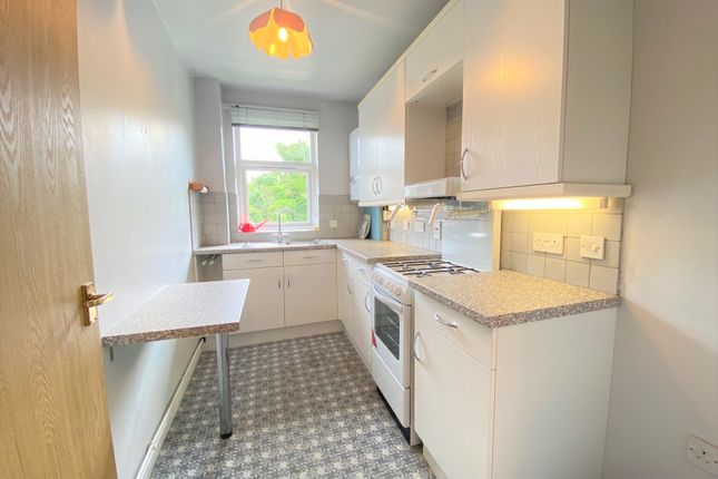 1-bed flat on 43 Hyde Court,, Friern Barnet Lane, London, Greater London, £129,950