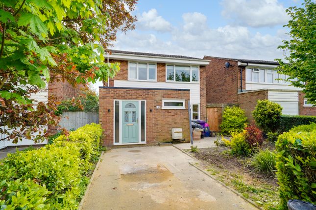 Detached house to rent in Lindsay Close, Royston