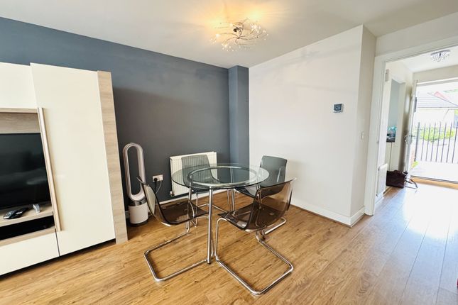 9, Damson Drive, Hartley Wintney photo 4