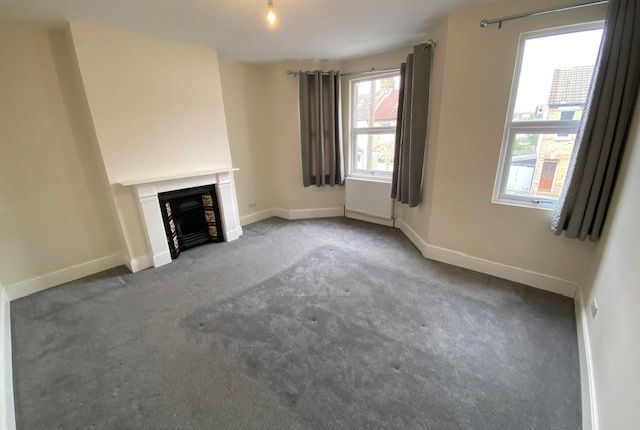 Terraced house to rent in Raglan Road, Bromley