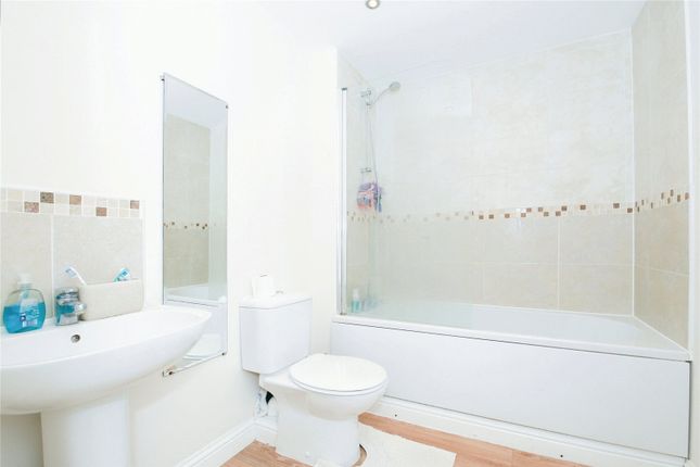 Town house for sale in Eagle Way, Hampton Vale, Peterborough, Cambridgeshire