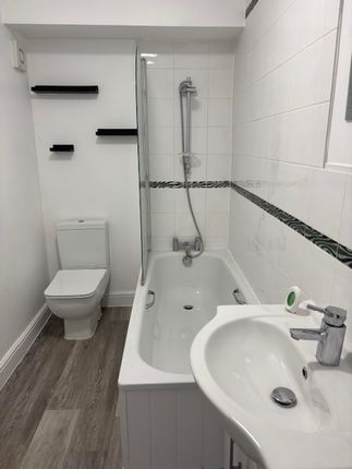 Flat B, 264 Cheriton Road, Folkestone photo 4