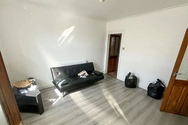 4, Mill Road, Aveley photo 4