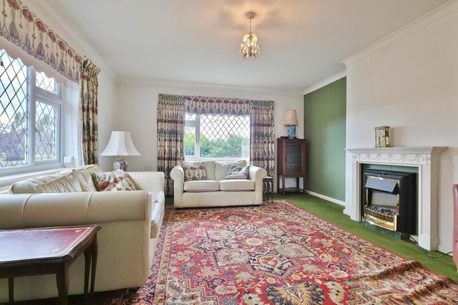 16, The Close, Frinton-on-Sea photo 2