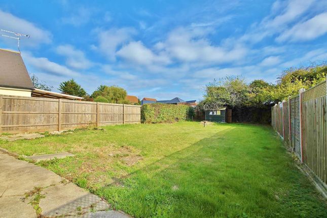 16, Halstead Road, Kirby Cross photo 2