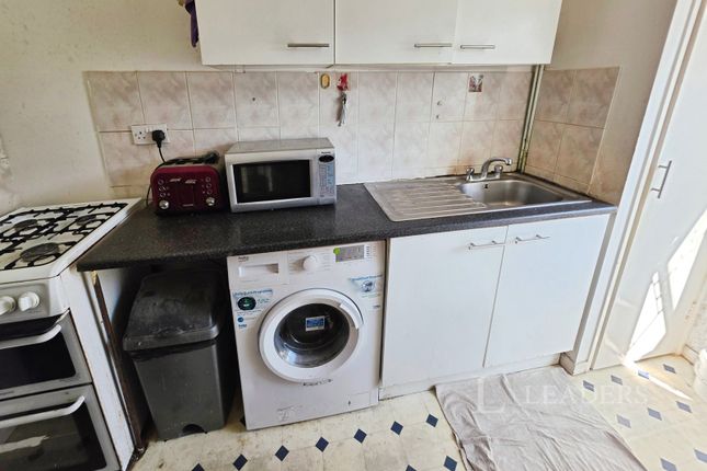 20, Hornbeams, Harlow photo 3