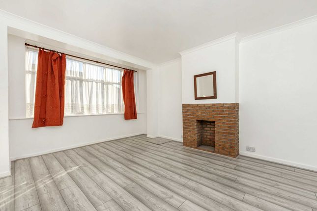 104, Streatham Vale, London photo 2