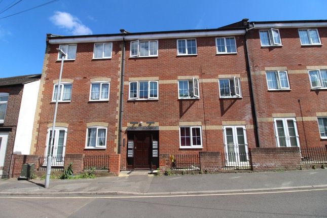 Thumbnail Flat to rent in Princess Street, Luton, Bedfordshire