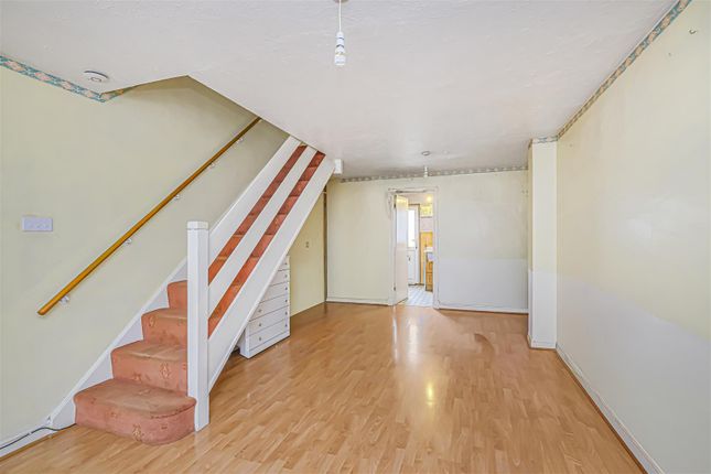 15, Meadow Close, Leyton photo 4