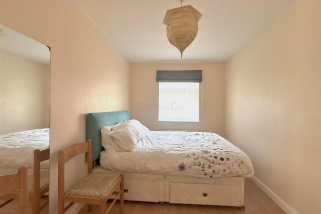 4, Marlow Way, London photo 5