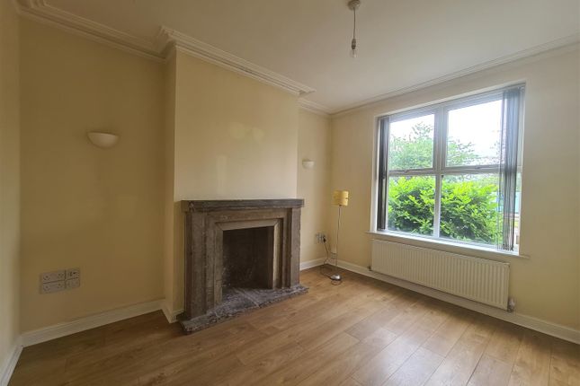 470, Oldham Road, Middleton photo 2