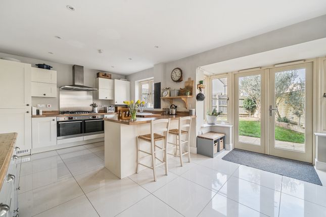 10, Pips Field Way, Cirencester photo 3